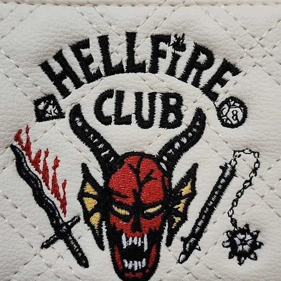 Stranger Things "Hellfire Club" Card Holder & Lanyard Set with Red Furry  Bag - Picture 5 of 16